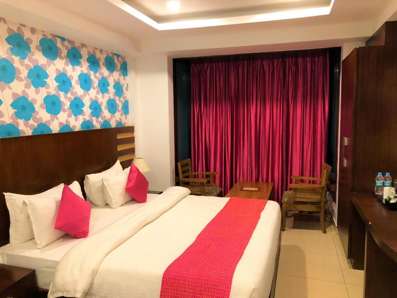 Hotel Sgt Plaza Varanasi Eksteriør bilde