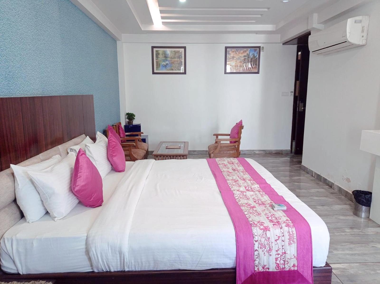 Hotel Sgt Plaza Varanasi Eksteriør bilde